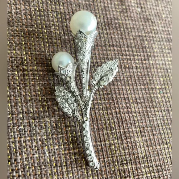 Floral Pearl & Rhinestone Brooch - Picture 2 of 4